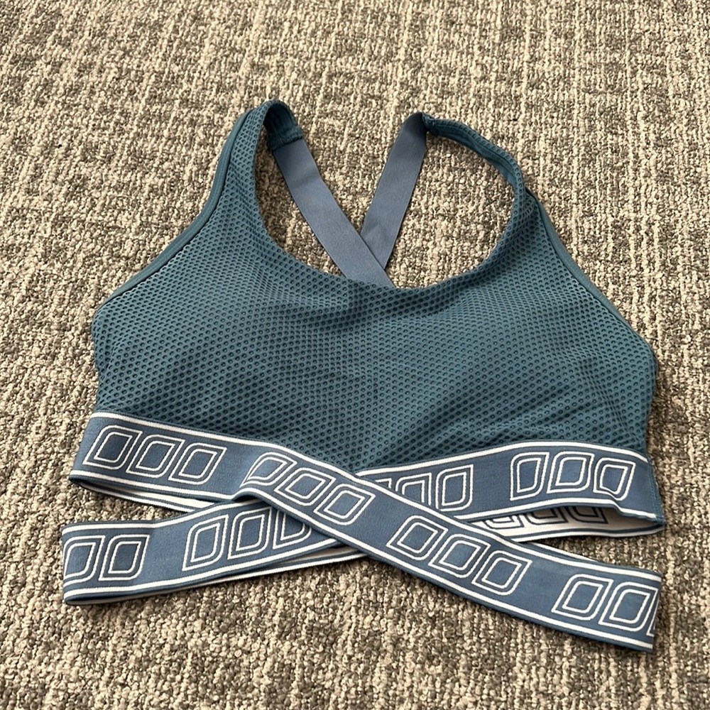 Lorna Jane Crisscross Sports Bra - Small